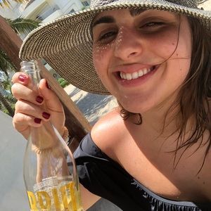 Meet your Posher, Alyssa